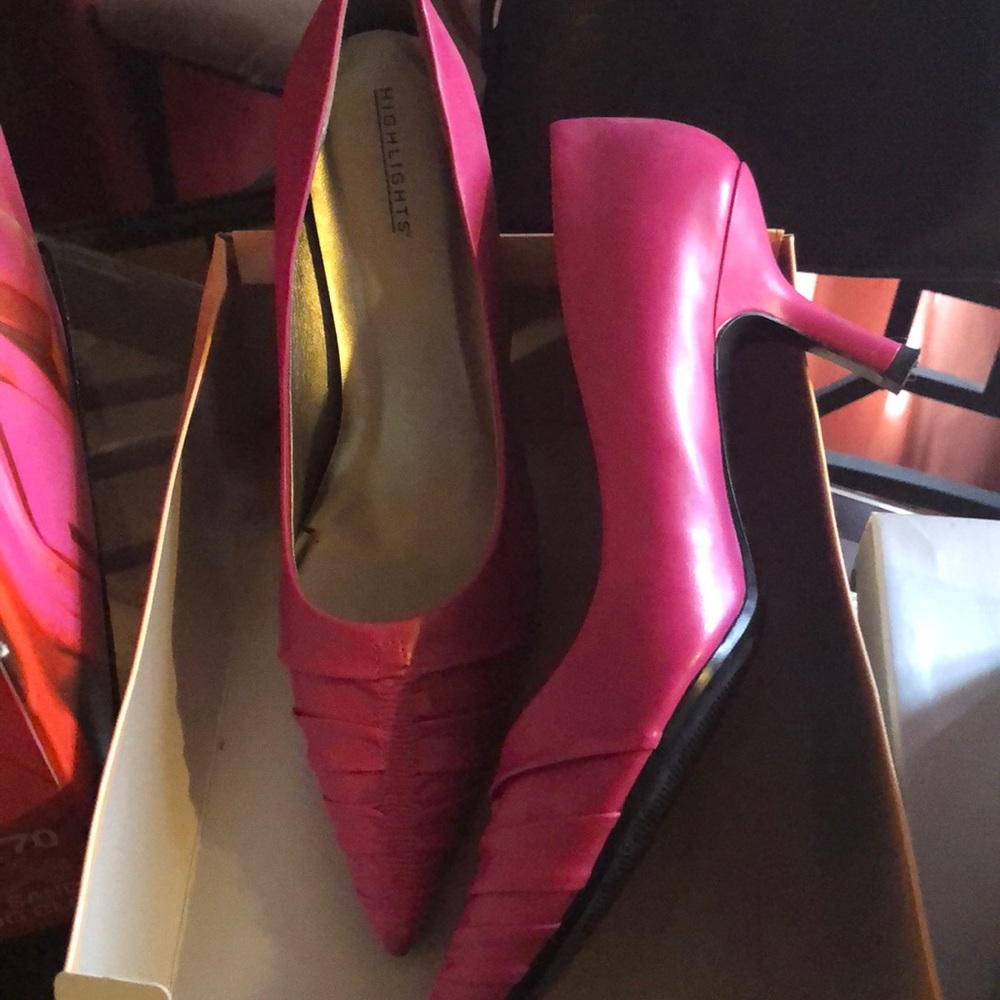 Heels - Picture 2 of 3